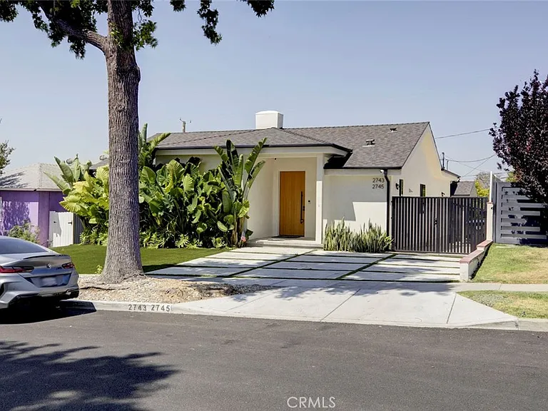 2743 N Keystone St — Photo 1