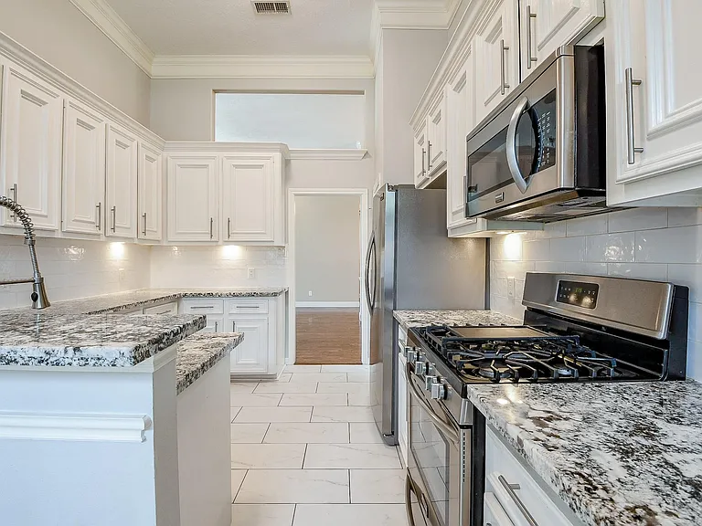 21818 Windsor Castle Dr — Photo 14