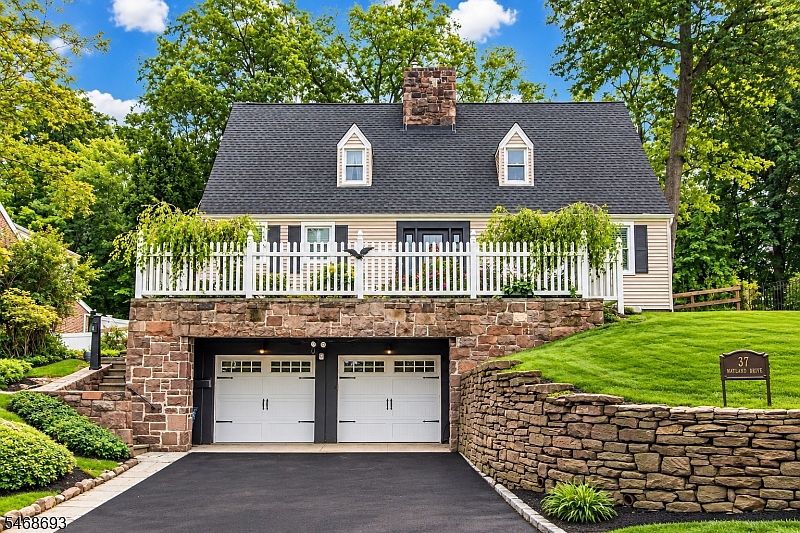 1st image of 37 Wayland Dr