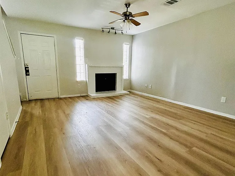 1818 River Crossing Cir #C — Photo 2