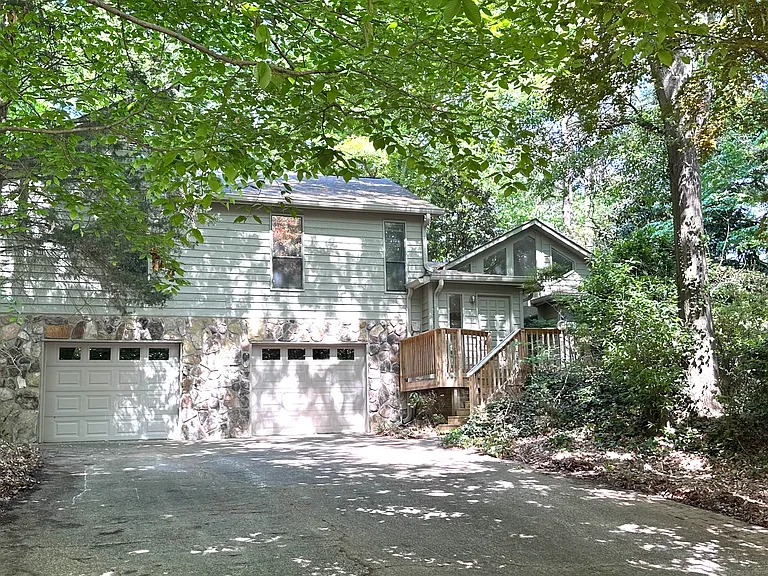 102 Southfork Dr — Photo 1
