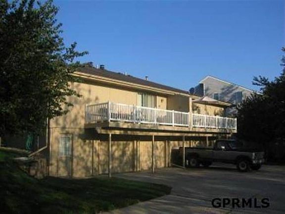 2 car gar plus parking