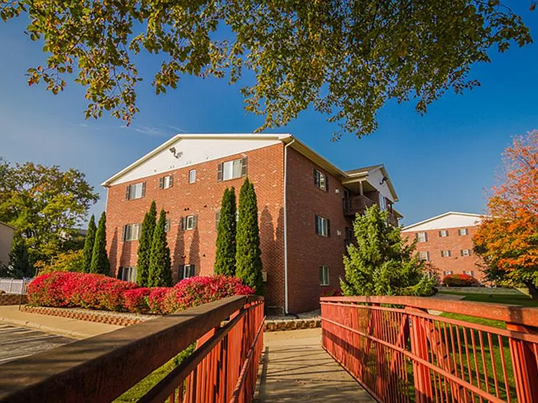Creek Club Apartments — Photo 8