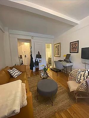 2nd image of 200 W 70th St APT 9GG