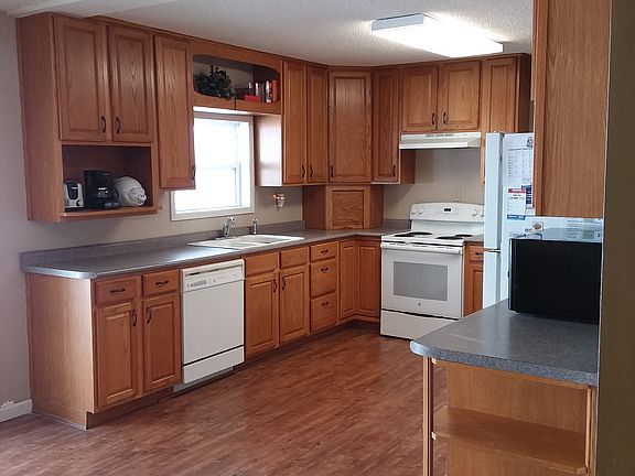 Eat in kitchen   11x22