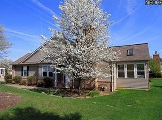 302 Stone Bridge Dr, Northfield, OH