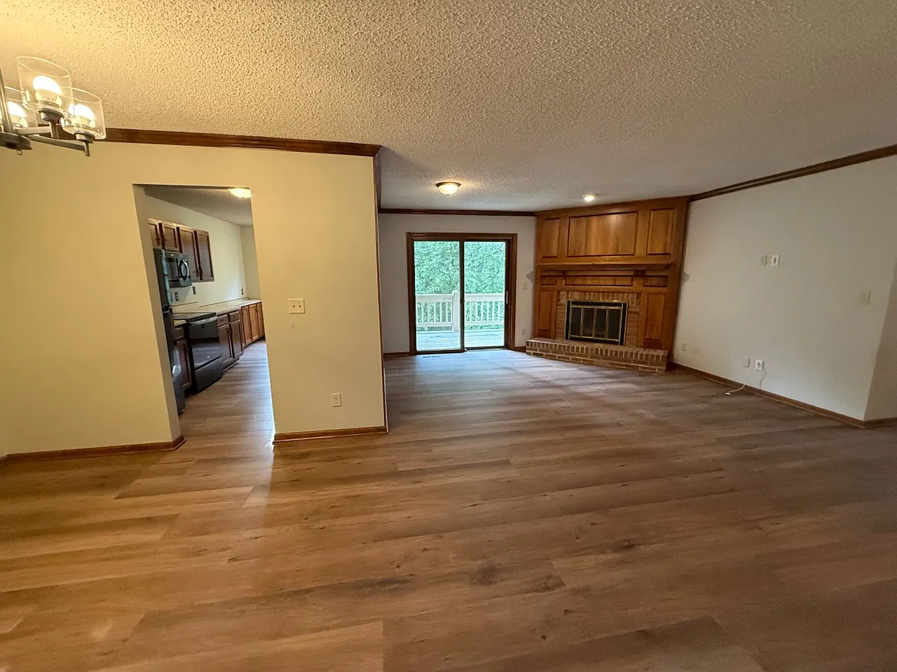 4 bed, 2150 sqft, $2,400 — Photo 3