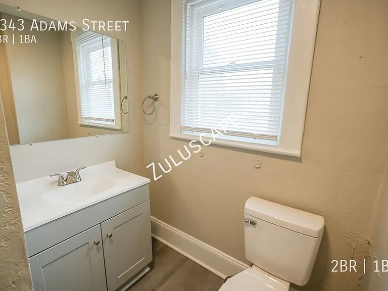 2343 Adams St — Photo 10