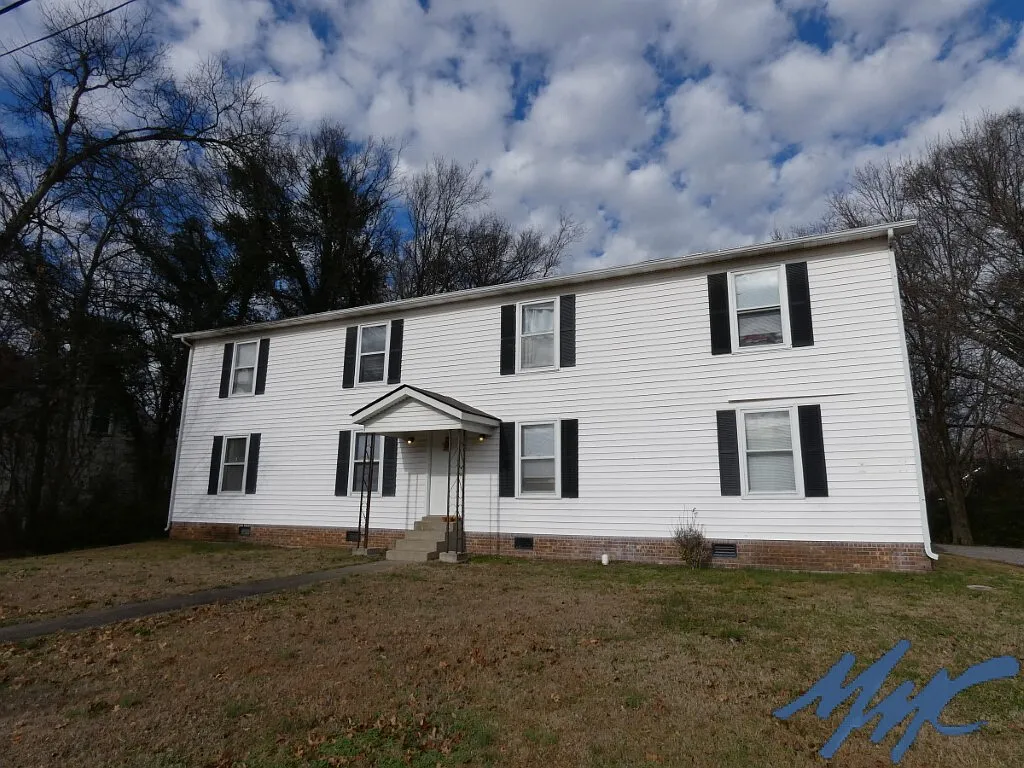 2 bed, 1.5 bath, 974 sqft, $1,275 — Photo 1
