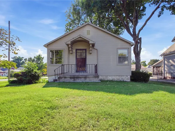 1021 S 15th St, Mattoon, IL 61938