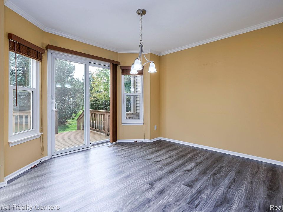 8190 Springdale Dr, photo 11