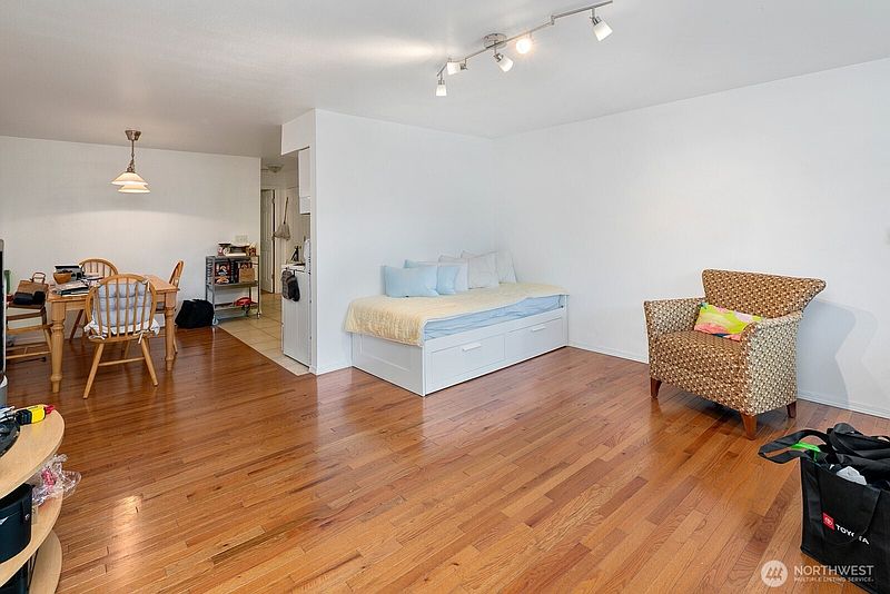 4th image of 1316 12th Avenue S