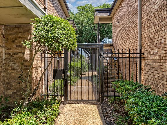 2nd image of 10252 Regal Oaks Dr #B