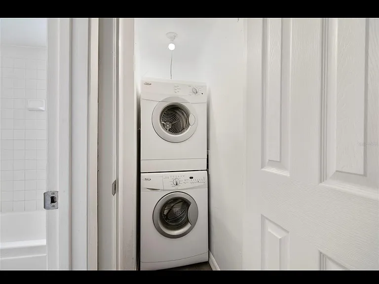 3254 S Semoran Blvd #11 — Photo 2