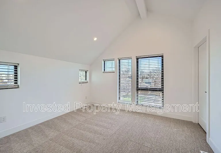 1405 N Yates St — Photo 18