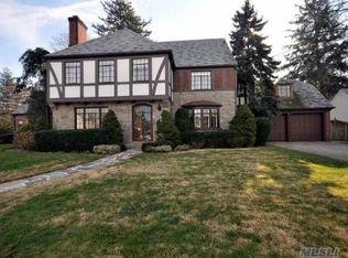 5 Rockaway Ave, Rockville Centre, NY 11570