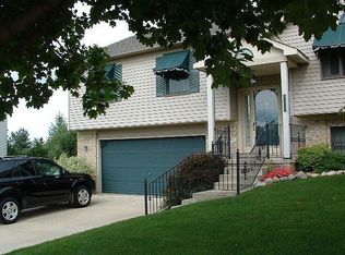331 Cobblestone Ct, Brighton, MI 48116