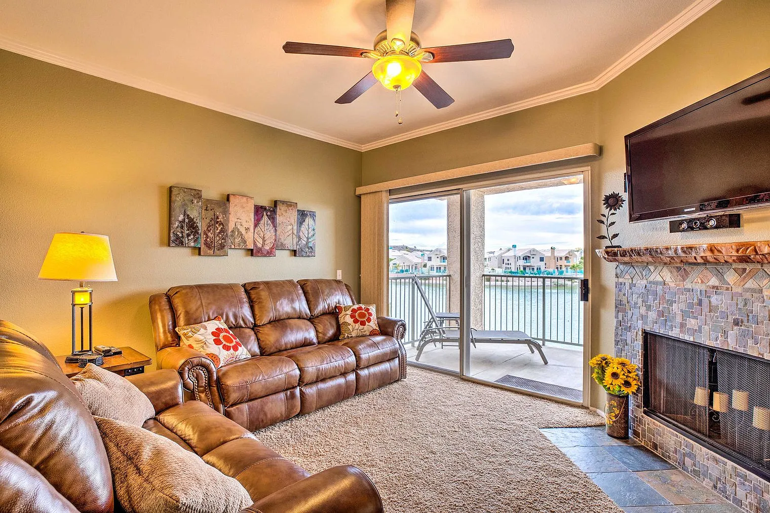 2 bed, 2.0 bath, 990 sqft, $2,806 — Photo 1