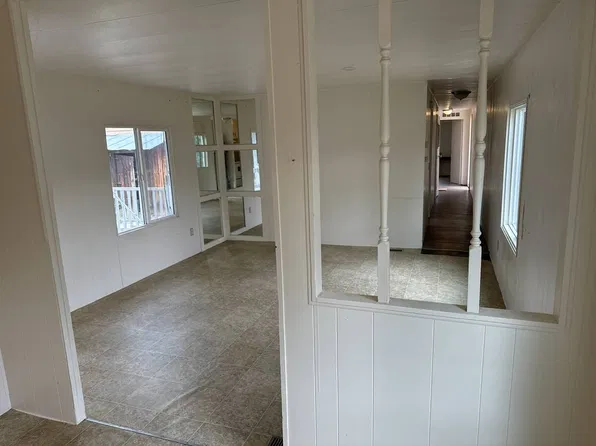 8504 E Evans Creek Rd, Rogue River, OR 97537