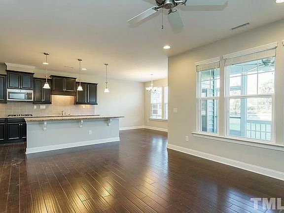 2nd image of 127 Acorn Hollow Pl