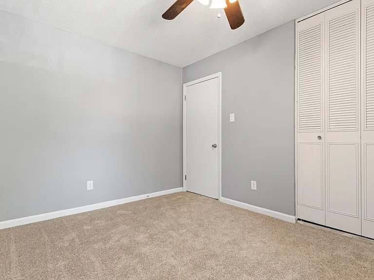 4249 Lake Ridge Dr #5-B-1 — Photo 2