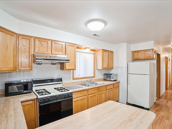 2nd image of 2626 S Emerald Ave #2
