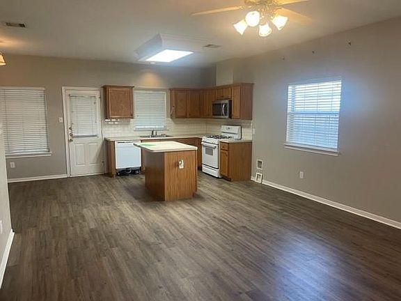 5th image of 216 Elizabeth Ln