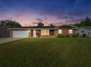 4320 Pine Ridge Ln, Racine, WI 53403