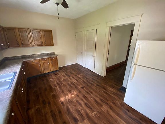 2nd image of 619 W Market St