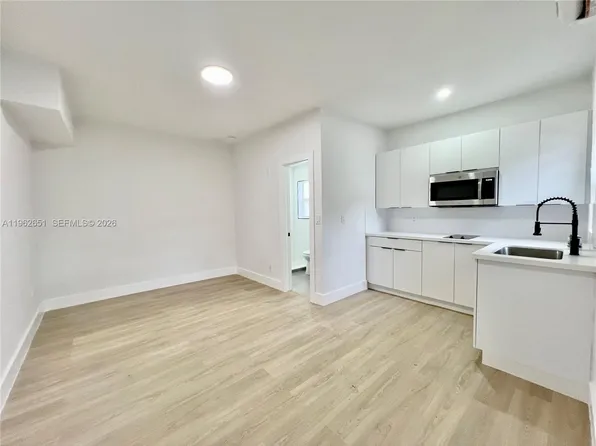 2480 NW 96th St, Miami, FL