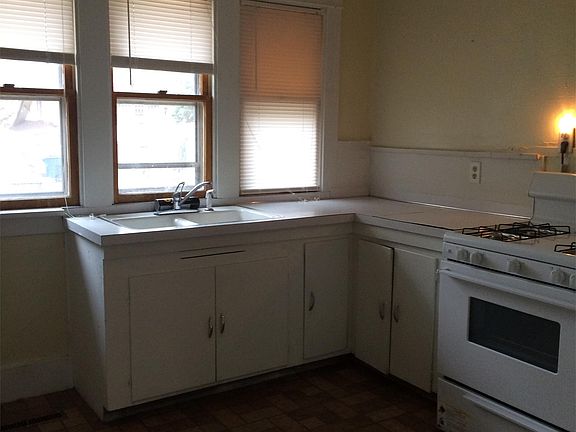 3rd image of 205 Maplewood St