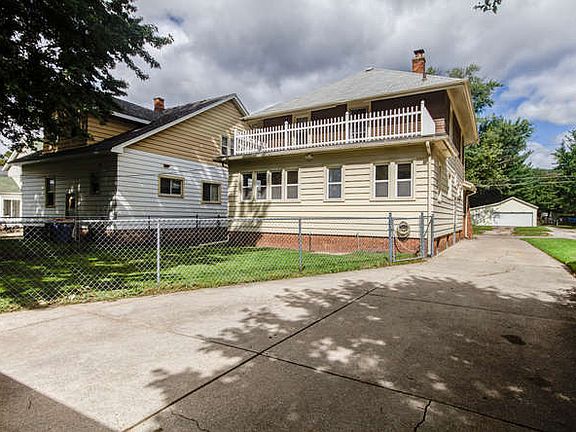 3rd image of 242 Knapp St NE