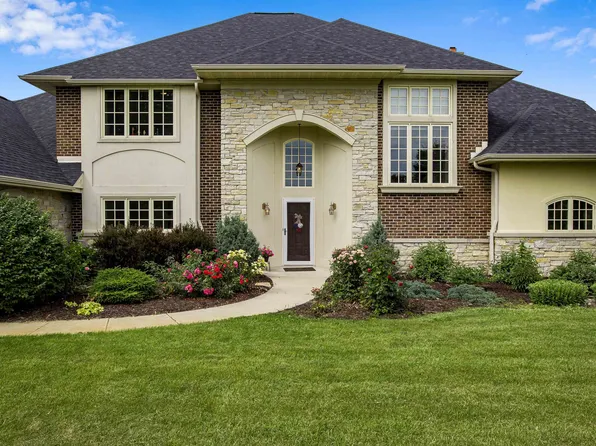3002 Linnerud Dr, Stoughton, WI 53589