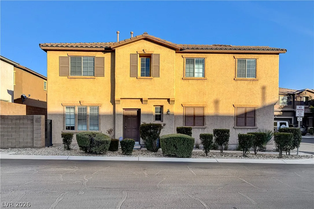 3 bed, 2.5 bath, 1778 sqft, $2,050 — Photo 2
