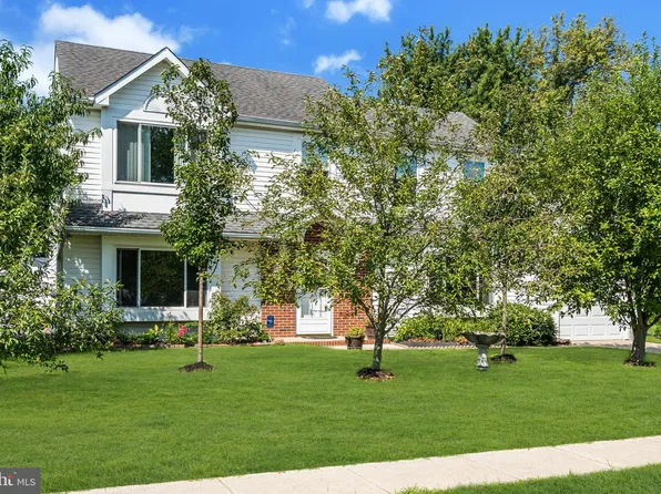 206 Clevenger Dr, Clayton, NJ 08312