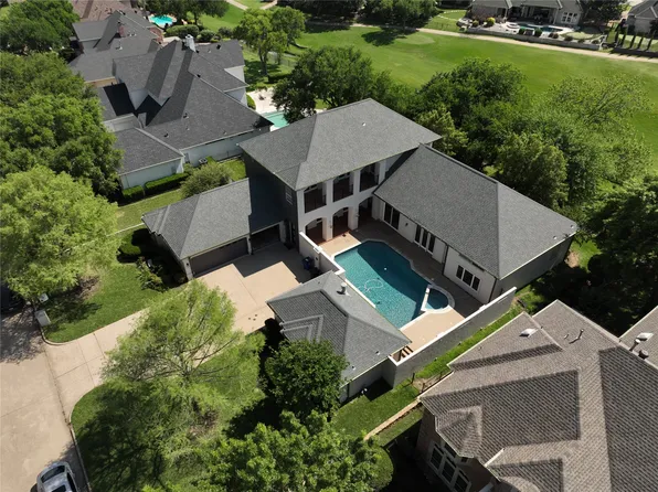 911 Walnut Falls Cir, Mansfield, TX 76063