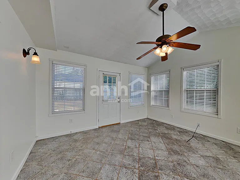 160 Camforth Dr — Photo 21