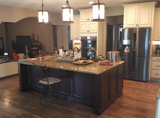 17559 Z Cir, Omaha, NE 68135