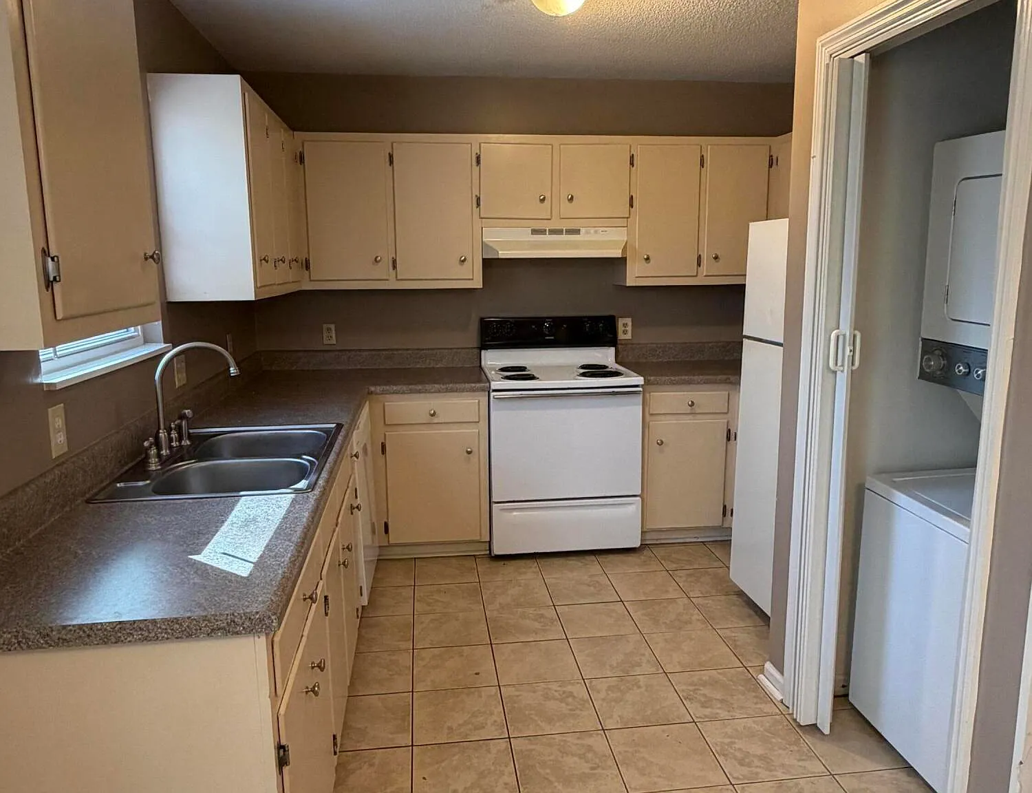 1 bed, 1.0 bath, $825 — Photo 4