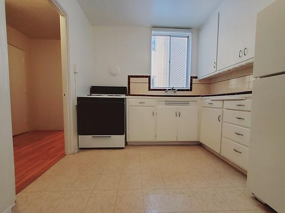 5th image of 1450 7th Ave #4