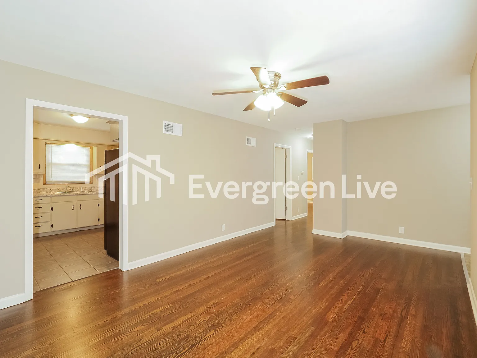 3 bed, 1.0 bath, 1288 sqft, $1,345 — Photo 4