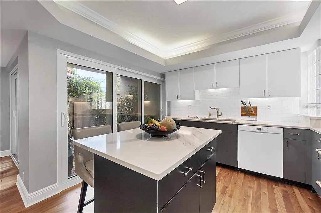 2 bed, 2.5 bath, 1554 sqft, $4,900 — Photo 3