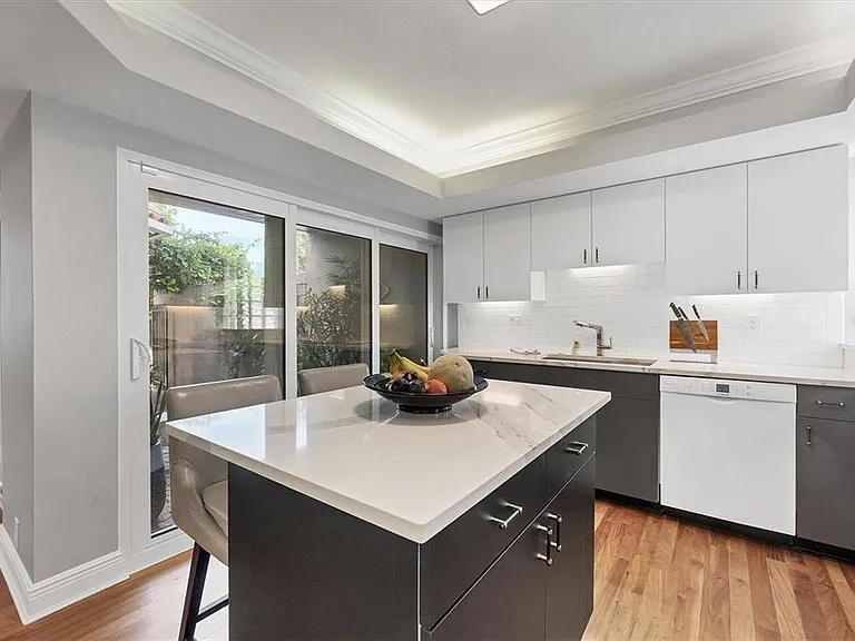 200 Cocoanut Ave #7 — Photo 3