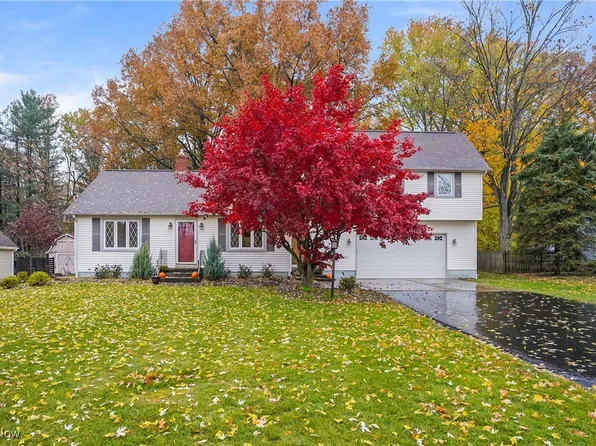 36 Hilltop Blvd, Canfield, OH 44406