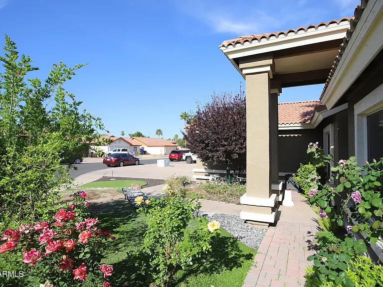 1317 E San Angelo Ave — Photo 5