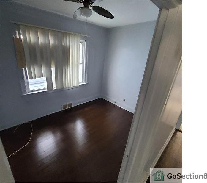 2nd image of 441 W 110th Pl