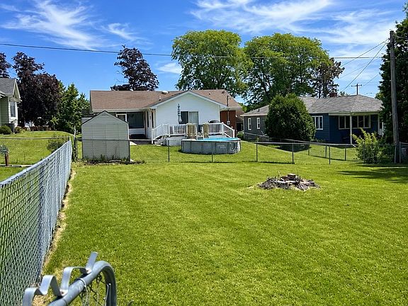 3rd image of 2030 Ogilby Rd