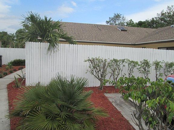 3rd image of 1674 Hawthorne Pl