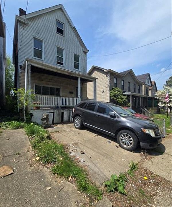 2nd image of 3035 Zephyr Ave