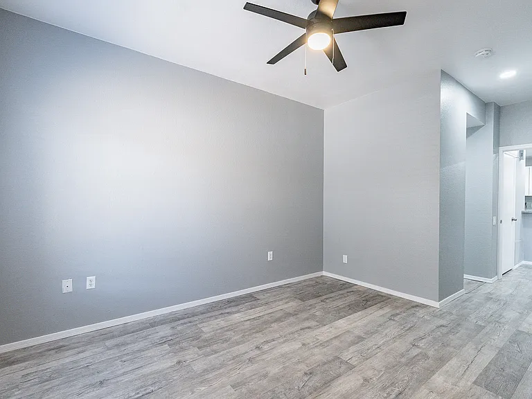 2035 S Elm St #109 — Photo 18